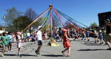 Les élèves de l'école élémentaire publique Trille des Bois célèbrent l'arrivée du printemps!  